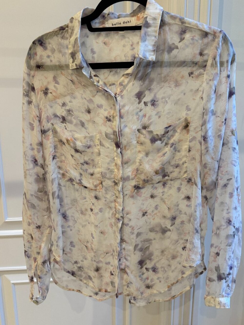 Bella Dahl Pastel Floral Classic Button Down Sz S 100% Rayon Semi Sheer Blouse